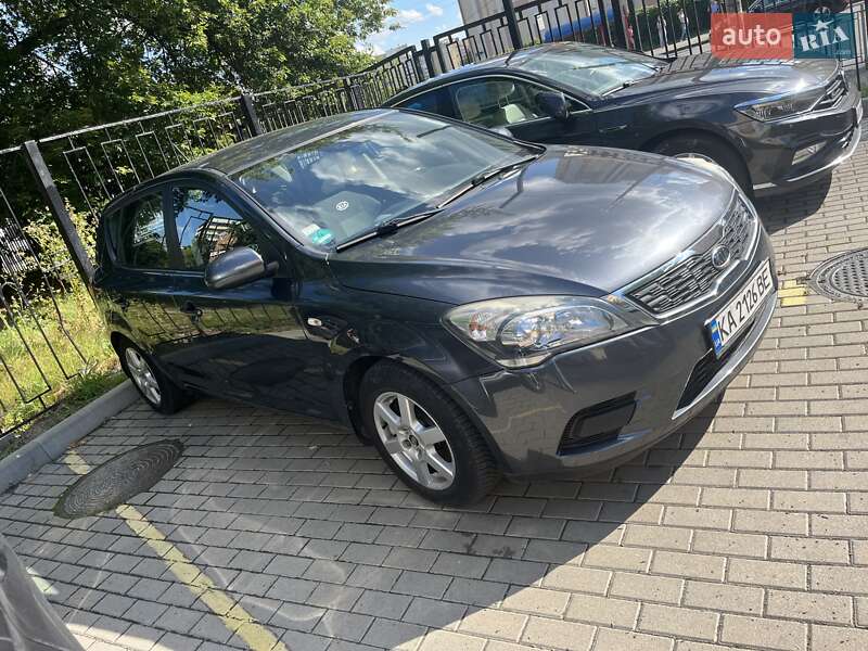 Хэтчбек Kia Ceed 2010 в Киеве