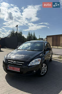 Хэтчбек Kia Ceed 2008 в 