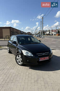 Хэтчбек Kia Ceed 2008 в 