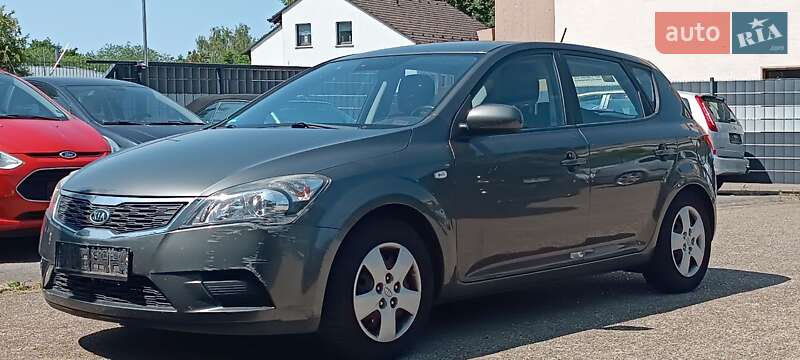 Универсал Kia Ceed 2010 в Киеве