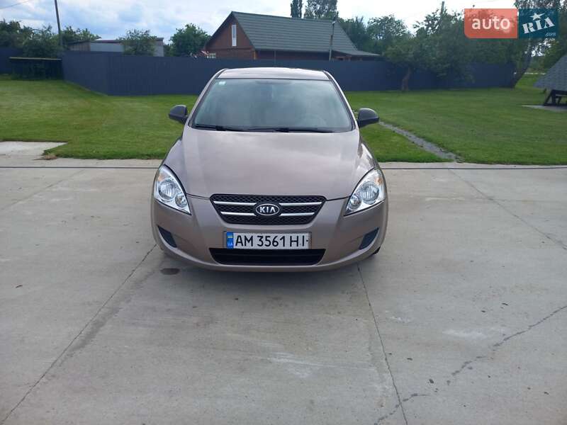 Хэтчбек Kia Ceed 2008 в Житомире