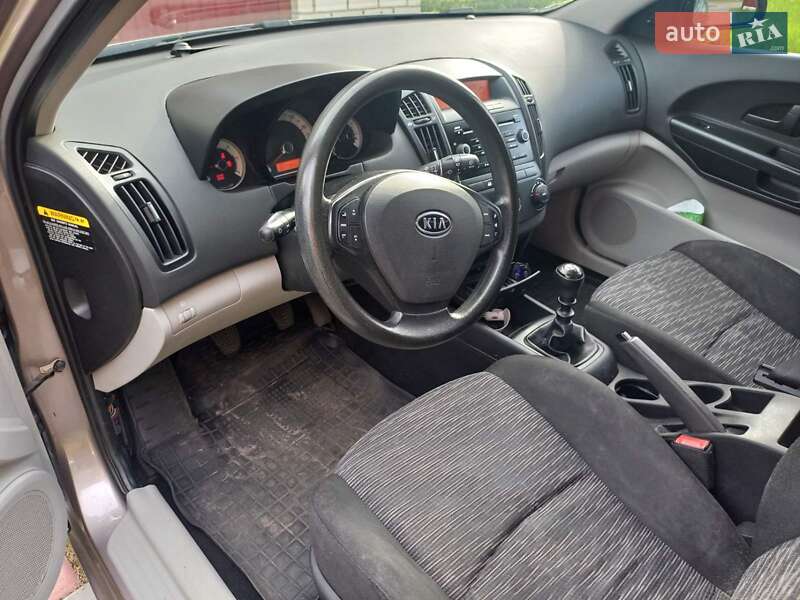 Хэтчбек Kia Ceed 2008 в Житомире