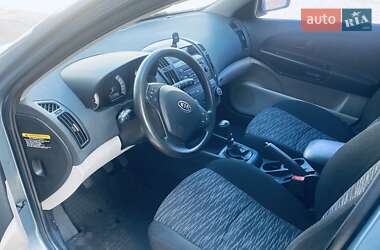 Хэтчбек Kia Ceed 2008 в 