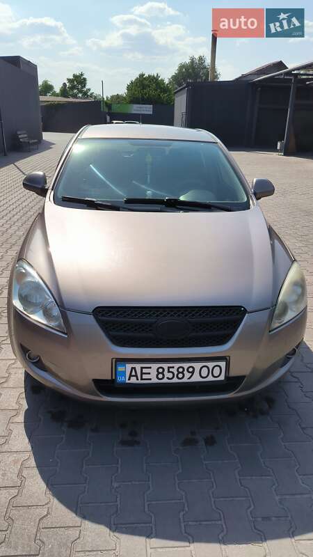 Хэтчбек Kia Ceed 2008 в Каменском