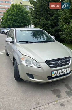 Хэтчбек Kia Ceed 2008 в Святопетровское