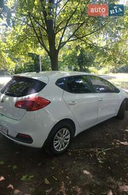 Хэтчбек Kia Ceed 2013 в 