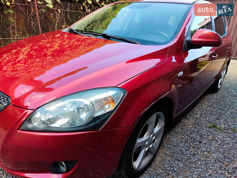 Хэтчбек Kia Ceed 2008 в Мукачево