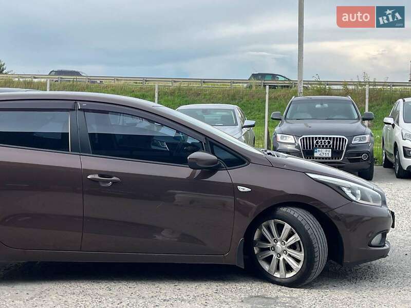 Хэтчбек Kia Ceed 2013 в Львове
