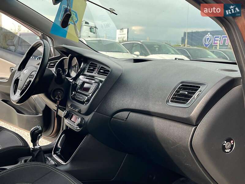 Хэтчбек Kia Ceed 2013 в Львове