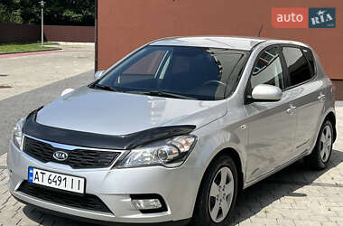 Хэтчбек Kia Ceed 2010 в Ивано-Франковске