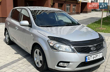 Хэтчбек Kia Ceed 2010 в 