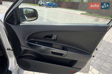 Хэтчбек Kia Ceed 2010 в 