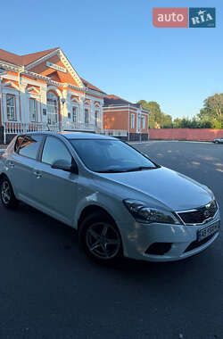 Хэтчбек Kia Ceed 2011 в Хмельнике