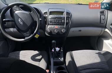 Хэтчбек Kia Ceed 2008 в 