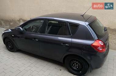 Хэтчбек Kia Ceed 2008 в 
