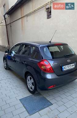 Хэтчбек Kia Ceed 2008 в 