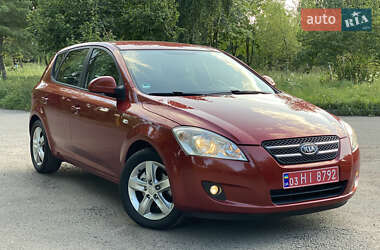 Хэтчбек Kia Ceed 2008 в Ровно