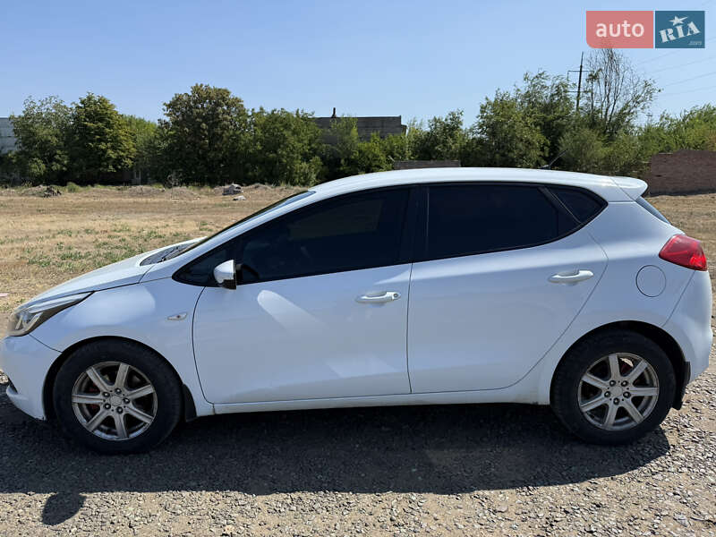 Хетчбек Kia Ceed 2012 в Дніпрі