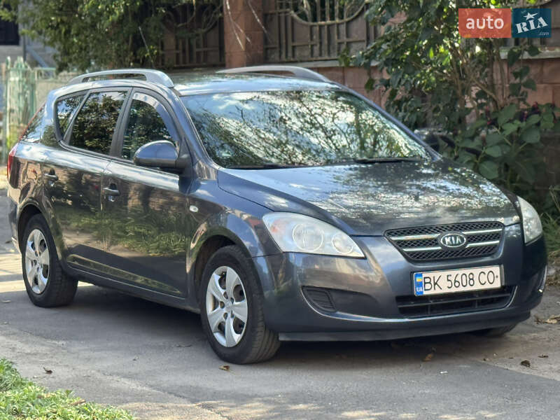 Универсал Kia Ceed 2009 в Ровно