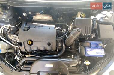 Хэтчбек Kia Ceed 2008 в 