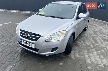 Хэтчбек Kia Ceed 2007 в 
