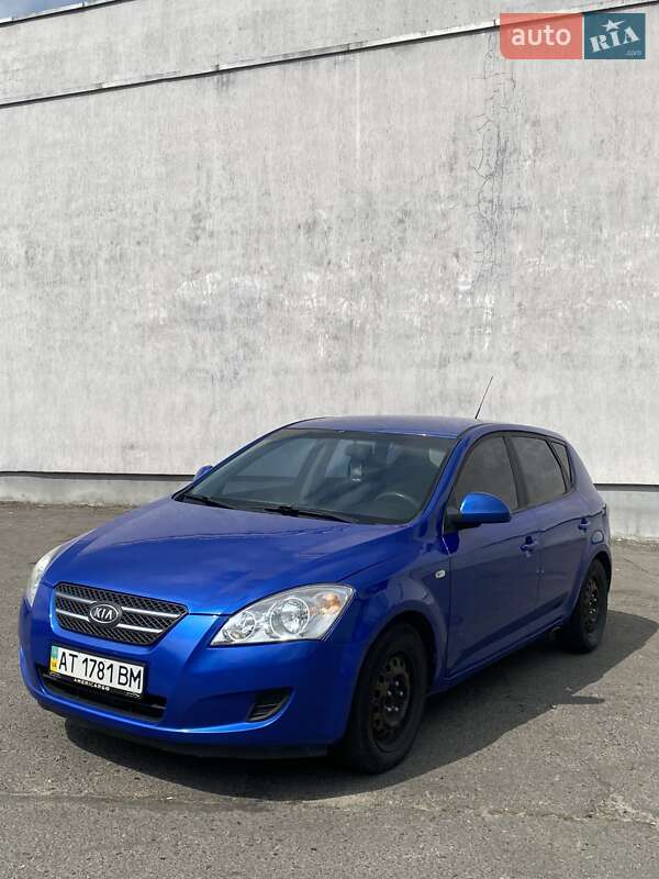 Хэтчбек Kia Ceed 2008 в Львове