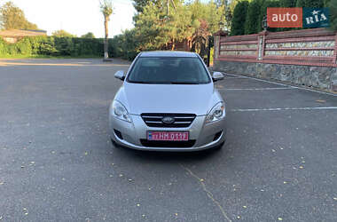 Хэтчбек Kia Ceed 2007 в 