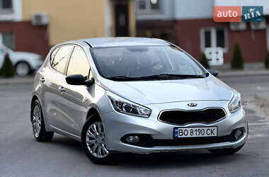 Хэтчбек Kia Ceed 2012 в 