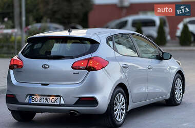 Хэтчбек Kia Ceed 2012 в 