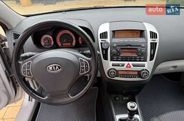 Хэтчбек Kia Ceed 2007 в 