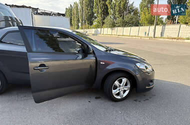 Хэтчбек Kia Ceed 2008 в 