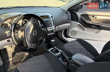 Хэтчбек Kia Ceed 2008 в 