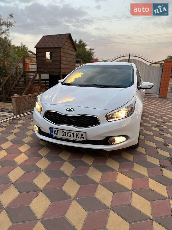 Хэтчбек Kia Ceed 2015 в Запорожье фото 5 Хэтчбек Kia Ceed 2015 в Запорожье