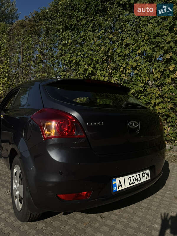 Хэтчбек Kia Ceed 2008 в 
