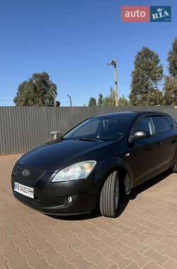 Хэтчбек Kia Ceed 2008 в 