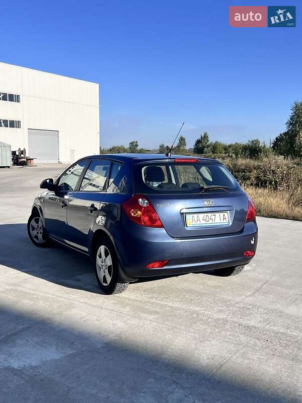 Хэтчбек Kia Ceed 2008 в Вишневом