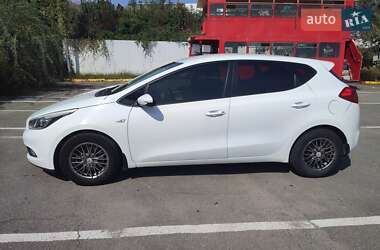 Хэтчбек Kia Ceed 2012 в 