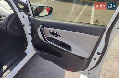 Хэтчбек Kia Ceed 2012 в 