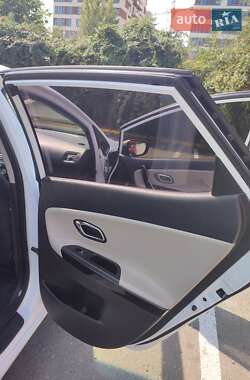Хэтчбек Kia Ceed 2012 в 