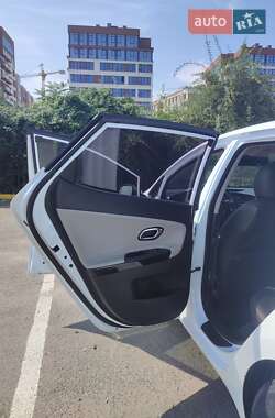 Хэтчбек Kia Ceed 2012 в 