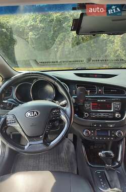 Хэтчбек Kia Ceed 2012 в 