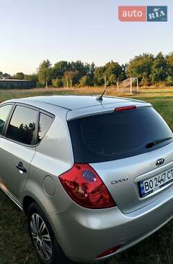 Хэтчбек Kia Ceed 2007 в 