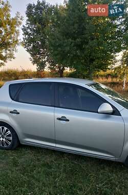Хэтчбек Kia Ceed 2007 в 