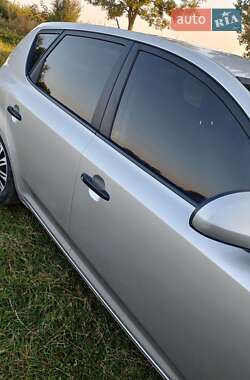 Хэтчбек Kia Ceed 2007 в 