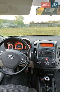 Хэтчбек Kia Ceed 2007 в 