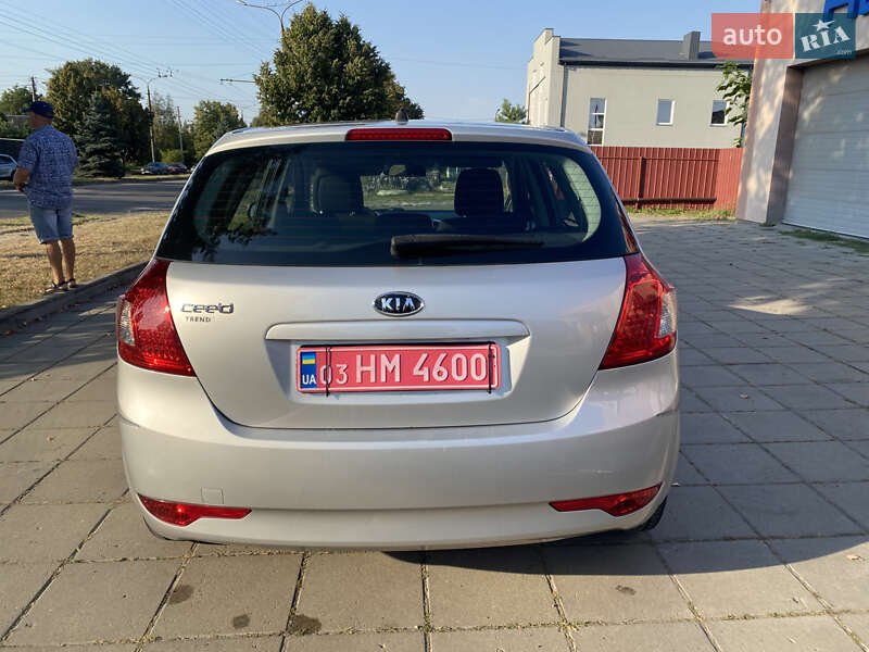 Хэтчбек Kia Ceed 2011 в Луцке