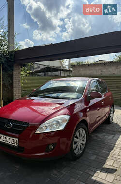 Хэтчбек Kia Ceed 2007 в 