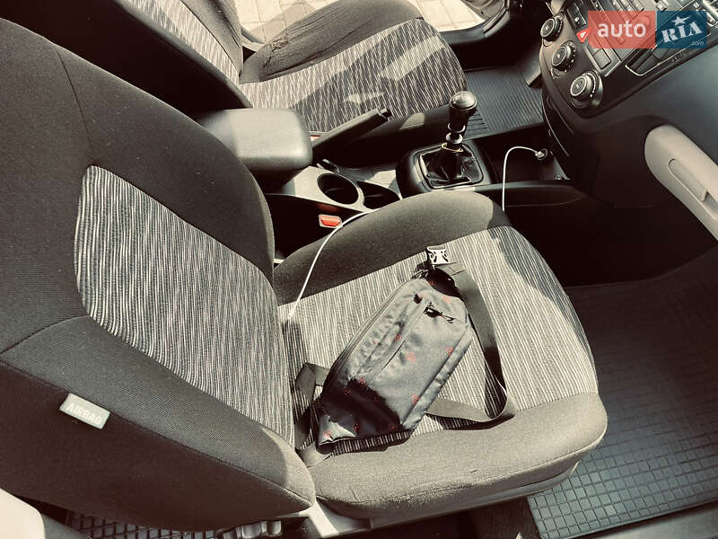 Хэтчбек Kia Ceed 2009 в Львове