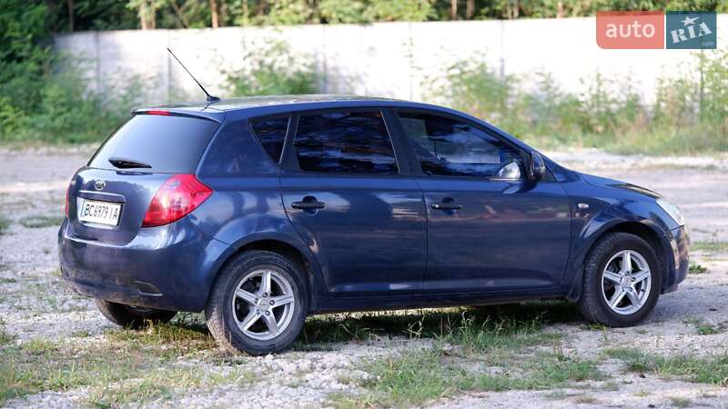 Хэтчбек Kia Ceed 2007 в Новояворовске