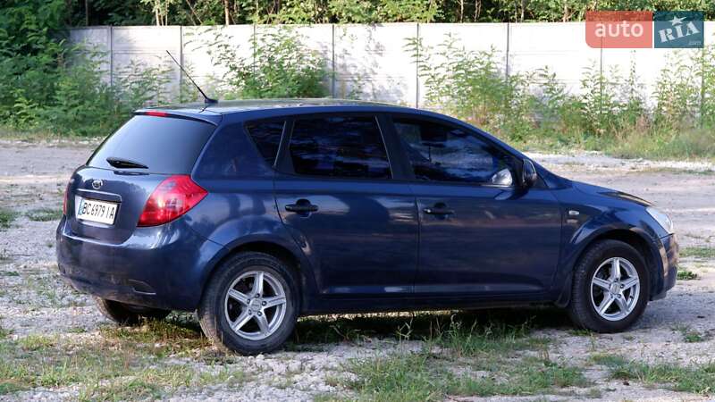 Хэтчбек Kia Ceed 2007 в Новояворовске